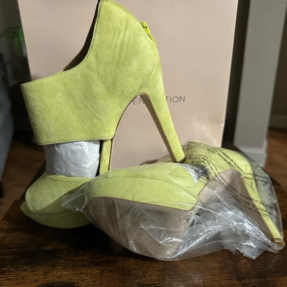 BCBGeneration Shoes | Bcbg Lime Green Suedeopen Toeplatform Heel W 9